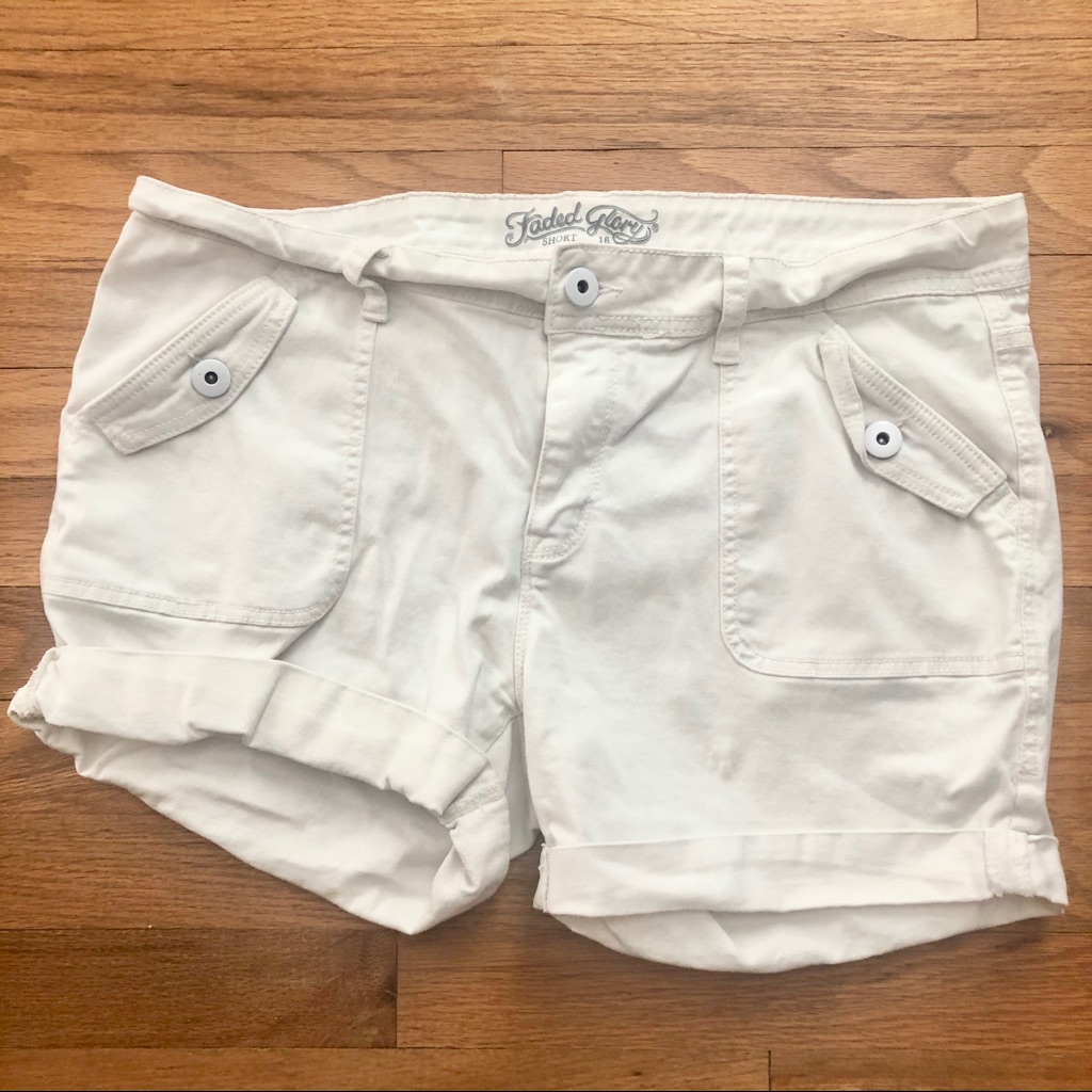 202 Womens White Cuffed Denim Short